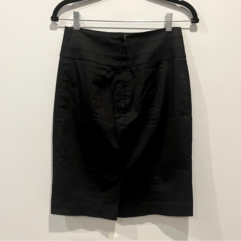 H&M knee-length fitted pencil black skirt / Size 6